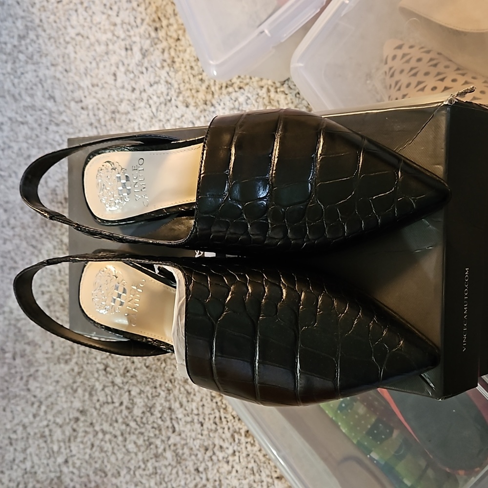 Vince Camuto cilda flats 8.5